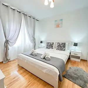 https://sunrise-apartments.bucharesthotelsnow.com